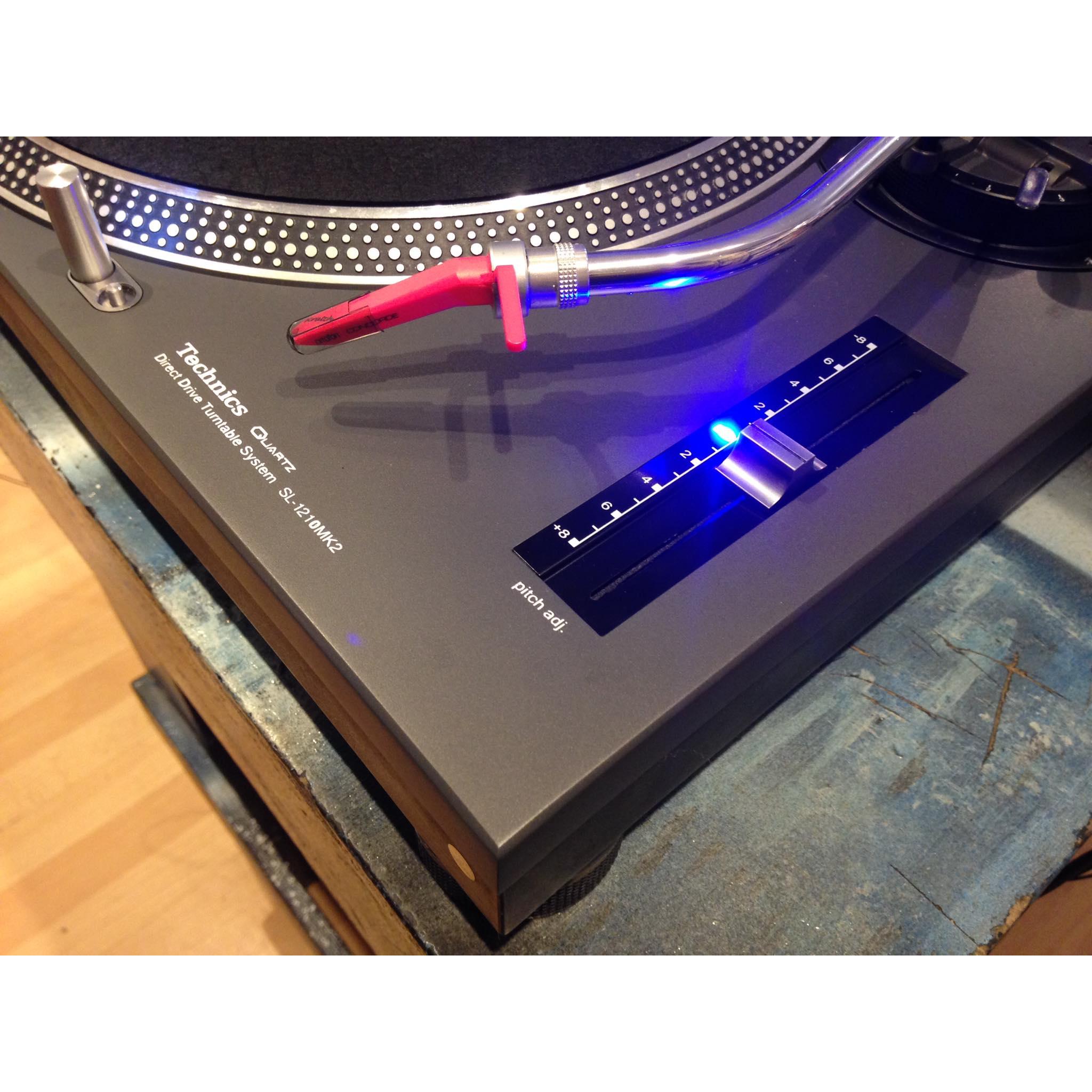Technics 1210 in good condition with 6 month warranty
